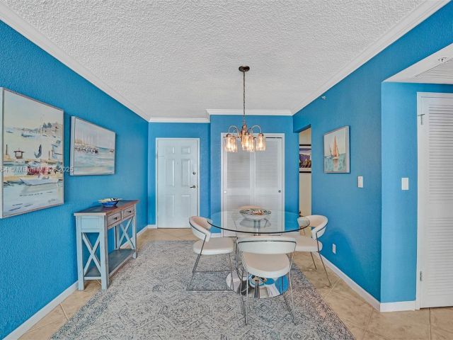 Apartment for rent  Unit #401 (Ave. March 2026) - photo 6000883