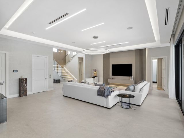 Home for sale at 511 Kay Terrace - photo 5995088