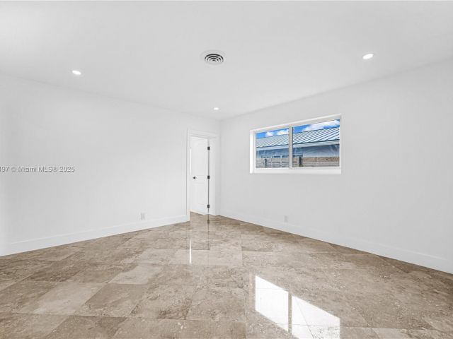 Home for sale at 5510 NE 18th Ave - photo 5965162