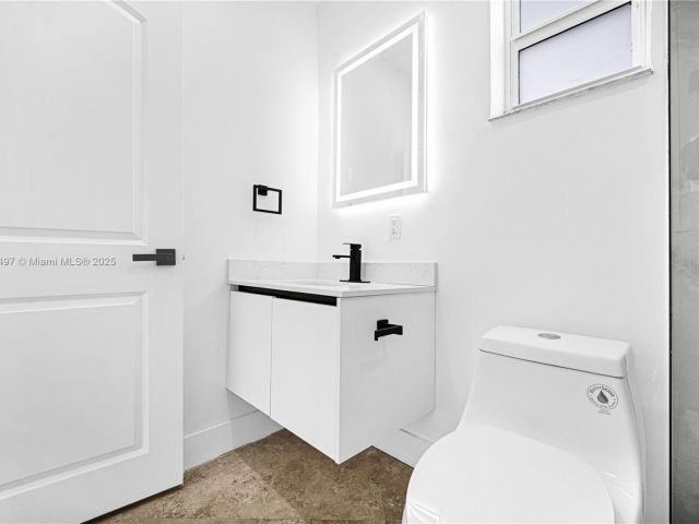 Home for sale at 5510 NE 18th Ave - photo 5965167