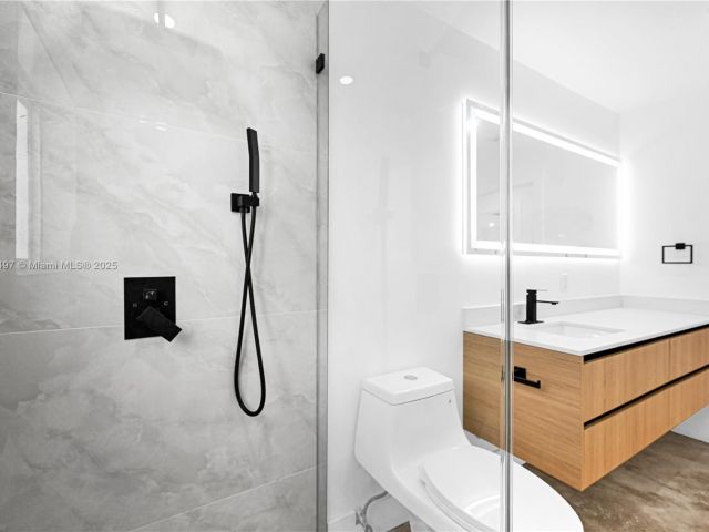 Home for sale at 5510 NE 18th Ave - photo 5965173