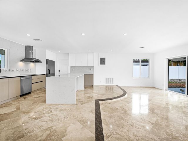 Home for sale at 5510 NE 18th Ave - photo 5965176