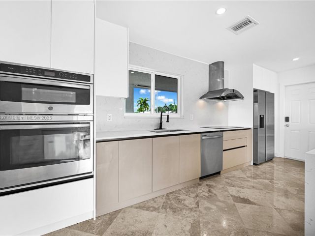 Home for sale at 5510 NE 18th Ave - photo 5965179