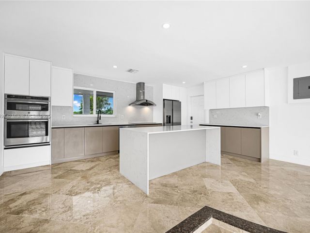 Home for sale at 5510 NE 18th Ave - photo 5965181