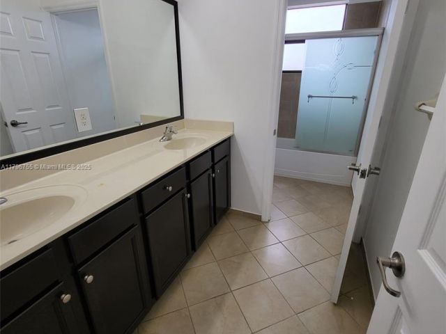 Home for rent at 11729 SW 236th St - photo 6001483