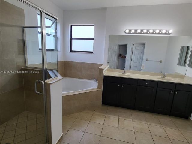 Home for rent at 11729 SW 236th St - photo 6001485