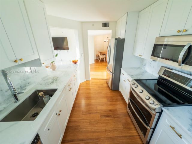 Apartment for sale  Unit #3302 - photo 5965692