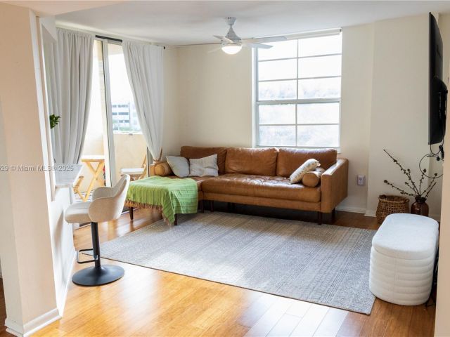 Apartment for sale  Unit #3302 - photo 5965704