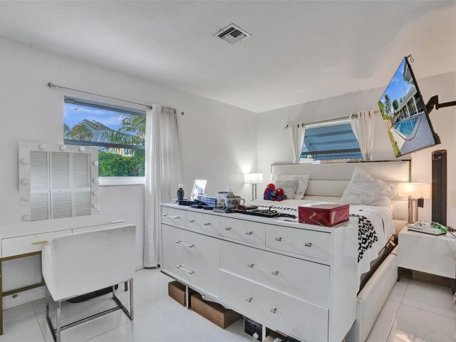 Home for sale at 4100 Bayview Dr - photo 6285025