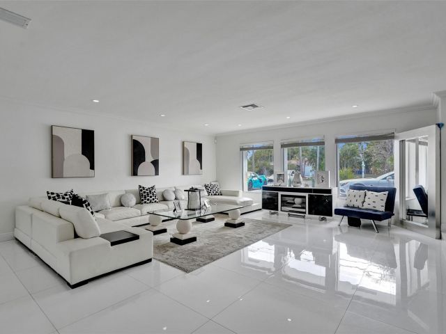 Home for sale at 4100 Bayview Dr - photo 6285036