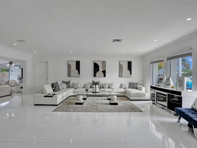 Home for sale at 4100 Bayview Dr - photo 6285037