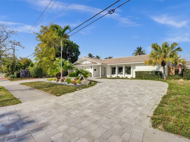 Home for sale at 4100 Bayview Dr - photo 6285038