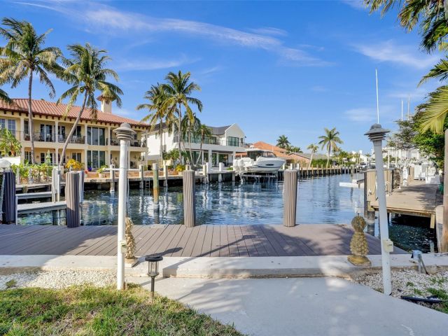 Home for sale at 4100 Bayview Dr - photo 6285040