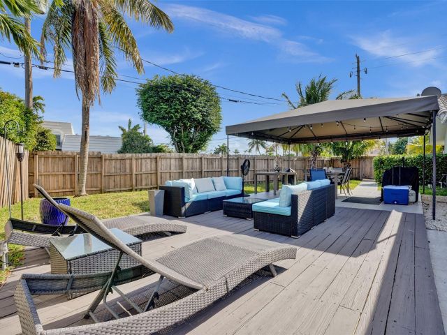 Home for sale at 4100 Bayview Dr - photo 6285041