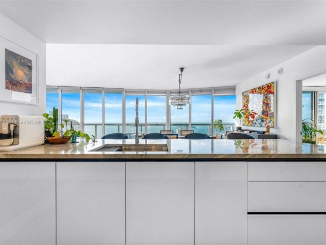 Apartment for rent  Unit #3901 - photo 6080567