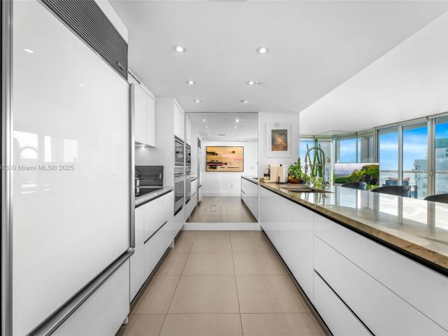 Apartment for rent  Unit #3901 - photo 6080568