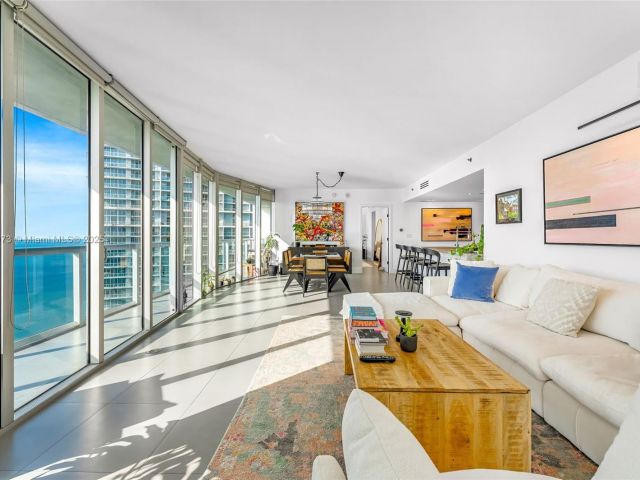 Apartment for rent  Unit #3901 - photo 6080572