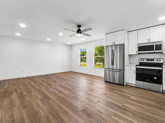 Home for rent at 4400 Greenwood Avenue - photo 5983452