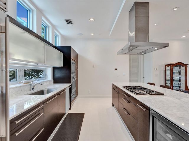 Home for sale at 2725 NE 1st St - photo 5965433