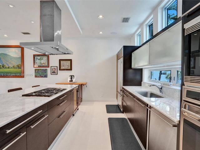 Home for sale at 2725 NE 1st St - photo 5965435