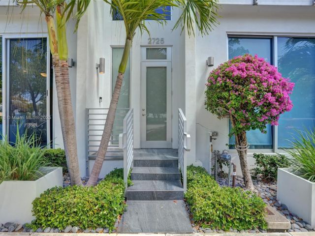 Home for sale at 2725 NE 1st St - photo 5965447