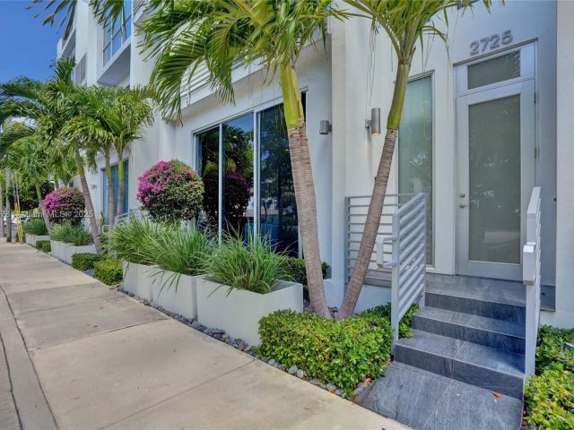 Home for sale at 2725 NE 1st St - photo 5965448