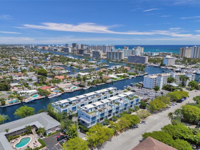 Home for sale at 2725 NE 1st St - photo 5965452