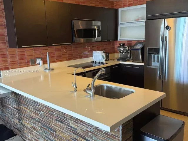 2-bedroom condo for sale in Miami - 90 SW 3rd St 3601 - MondialRealty