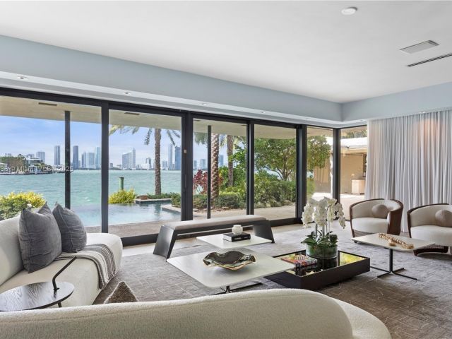 Home for sale at 250 W San Marino Dr - photo 6009641