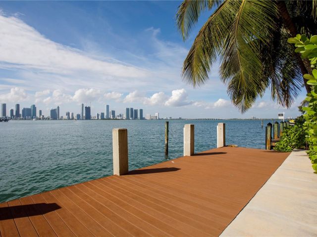 Home for sale at 250 W San Marino Dr - photo 6009644