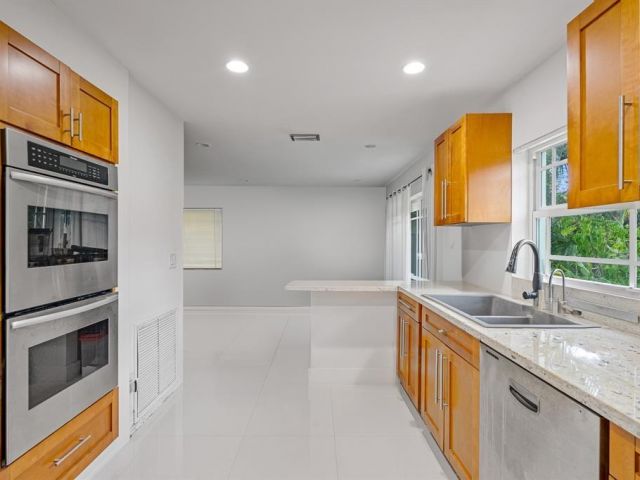 Home for sale at 9816 NW 51 TE - photo 5982933