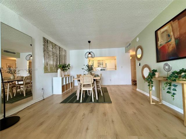 Apartment for rent  Unit #1214 - photo 5972771