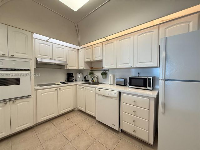 Apartment for rent  Unit #1214 - photo 5972782