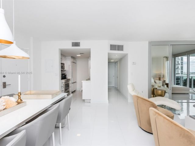 Apartment for rent  Unit #706 - photo 5970288