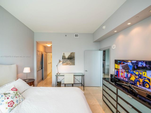 Apartment for sale  Unit #4104 - photo 5980017