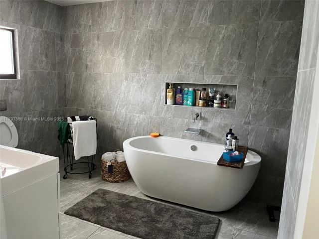 Home for rent at 20375 NE 22nd Pl - photo 5971477