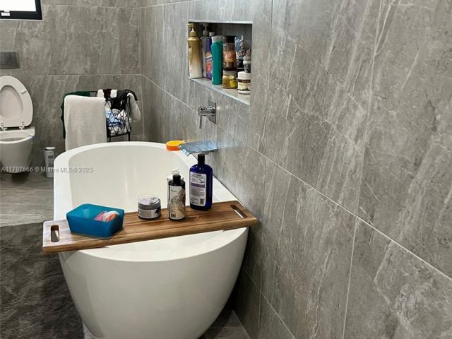 Home for rent at 20375 NE 22nd Pl - photo 5971481