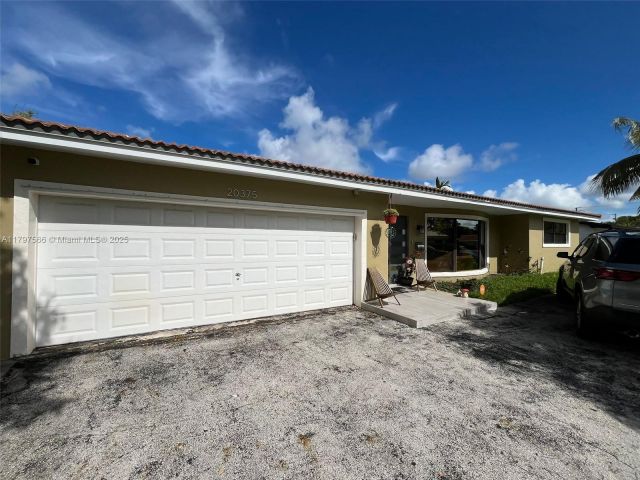 Home for rent at 20375 NE 22nd Pl - photo 5971486