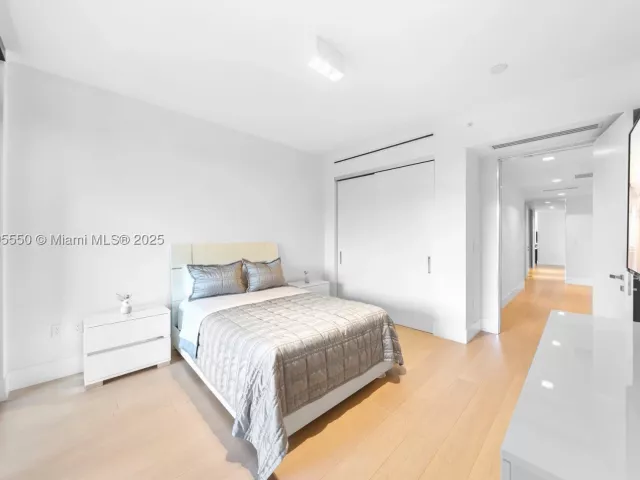 5-bedroom condo for sale in Miami Beach - 7025 Fisher Island Dr 7025 - MondialRealty