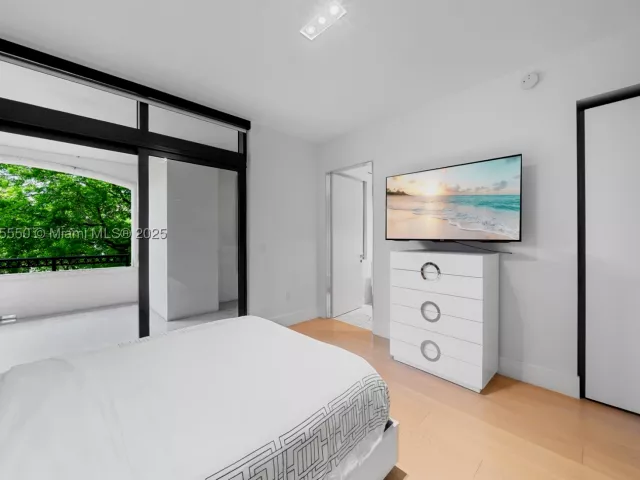 5-bedroom condo for sale in Miami Beach - 7025 Fisher Island Dr 7025 - MondialRealty