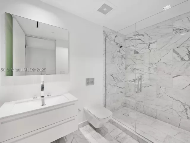 5-bedroom condo for sale in Miami Beach - 7025 Fisher Island Dr 7025 - MondialRealty