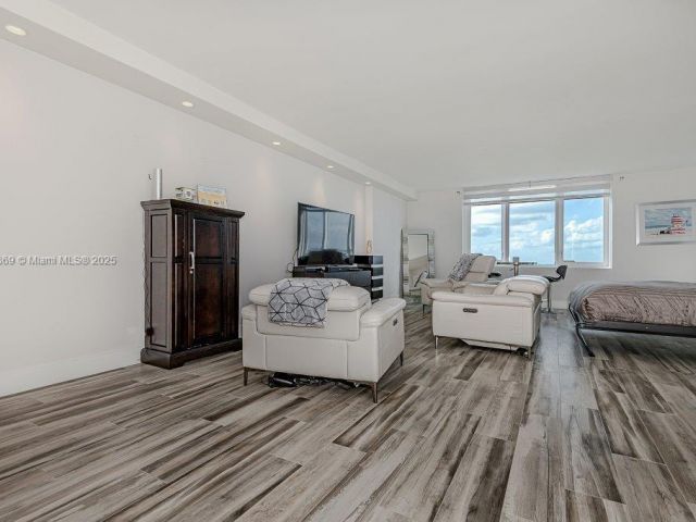 Apartment for sale  Unit #1532 - photo 6029069