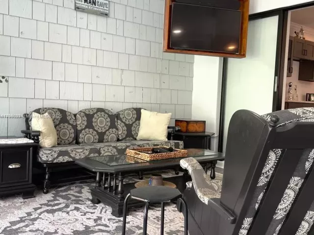 3-bedroom home for rent in Hollywood - 2230 N 50th Ave 0 - MondialRealty