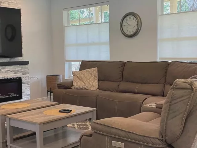 3-bedroom home for rent in Hollywood - 2230 N 50th Ave 0 - MondialRealty