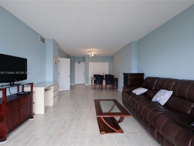 Apartment for rent  Unit #21D - photo 6155501