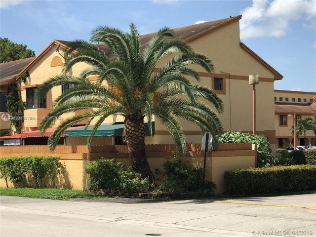 Home for rent at 11795 SW 18th St 3-31 - photo 5973118