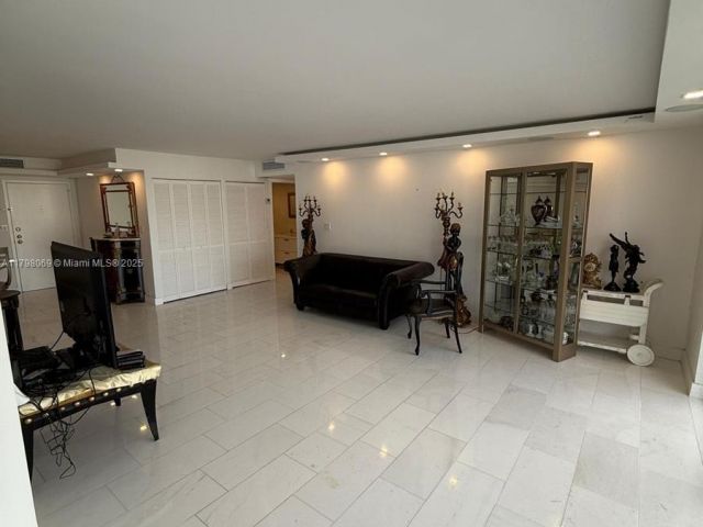 Apartment for rent  Unit # - photo 5976384