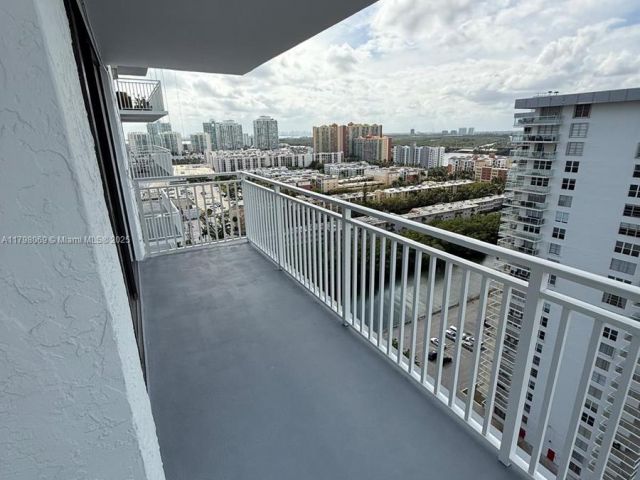 Apartment for rent  Unit # - photo 5976389