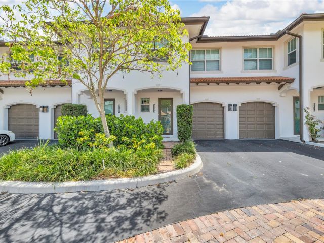 Home for sale at 1327 SE 3rd Ave 1327 - photo 5980612