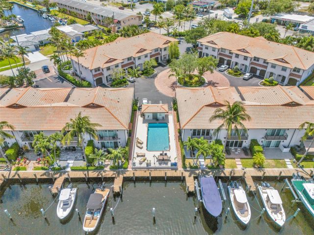 Home for sale at 1327 SE 3rd Ave 1327 - photo 5980614